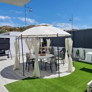 Bajo Con Jardin En Primera Linea De Playa Málaga